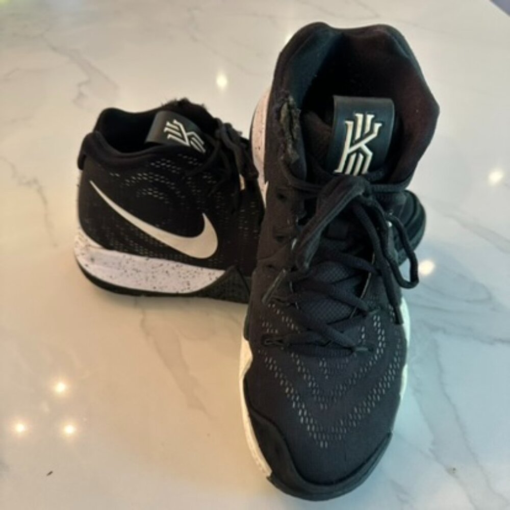 Authentic Boys/Men's Black Nike Kyrie 4 AV2296-001 Mid- top Basketball Size 7.5
